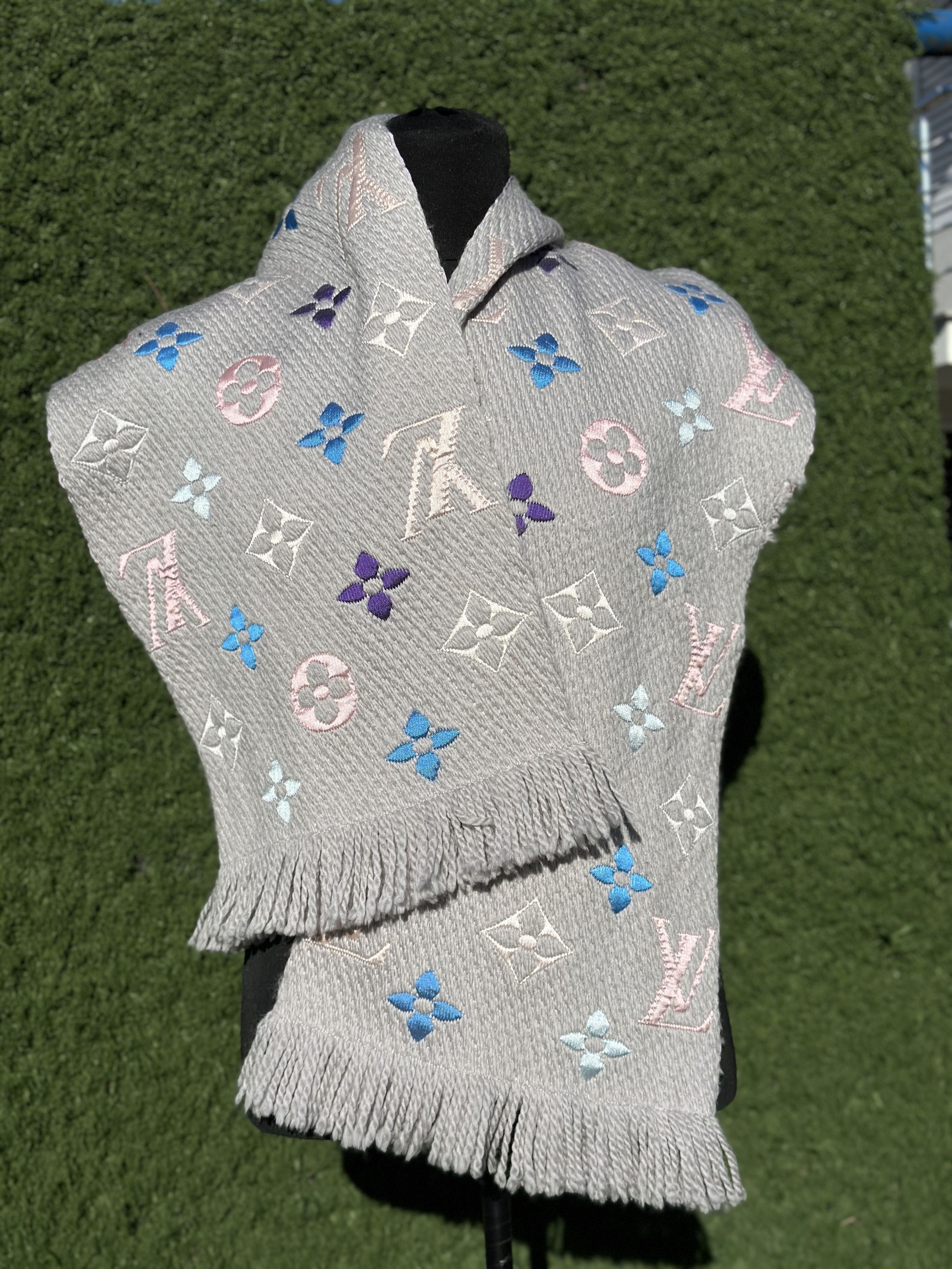 Louis Vuitton Louis Vuitton Monogram Embroidered Wool Silk Scarf Wrap Size ONE SIZE - 4 Thumbnail