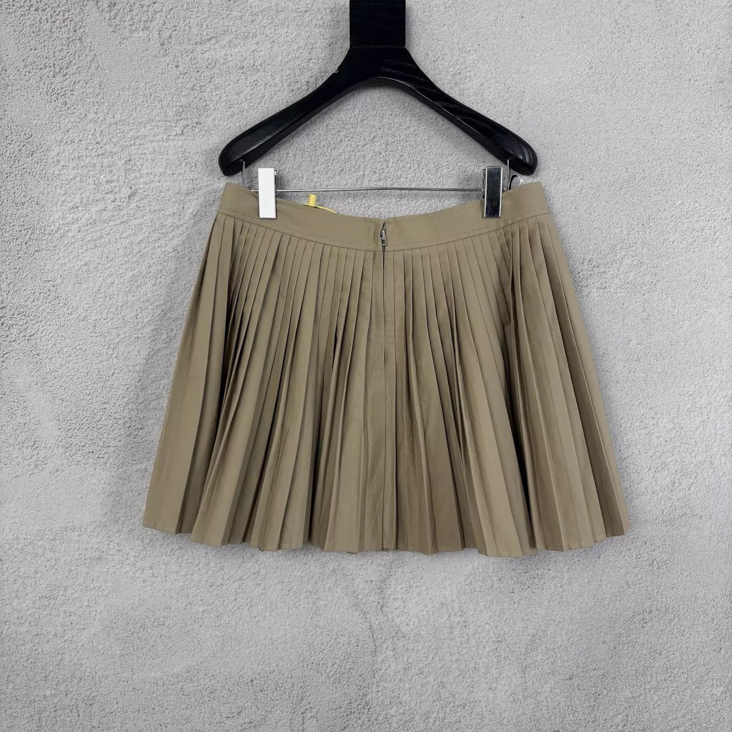 Dior Dior khaki cotton double buckle pleated skirt 42 Size 30" / US 8 / IT 44 - 2 Thumbnail