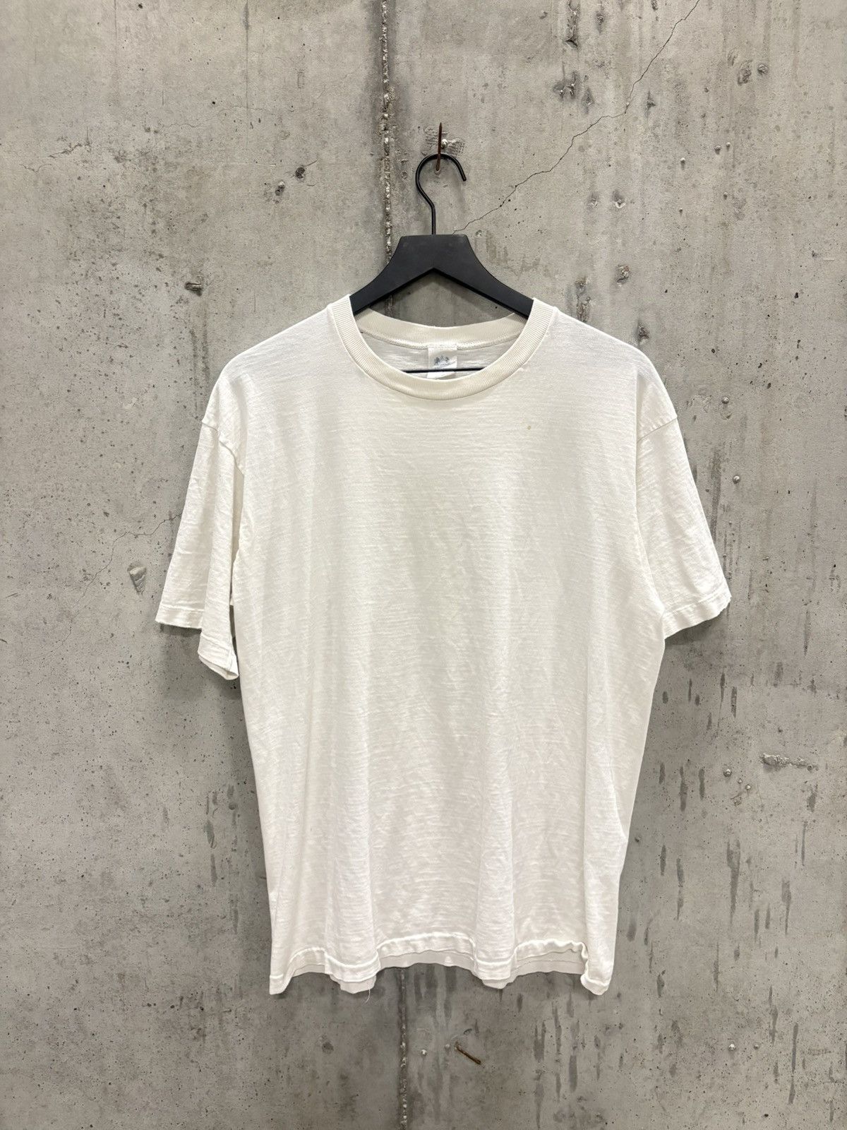 Vintage Vintage Blank Shirt Thrashed Faded Distressed Grunge Band Size US L / EU 52-54 / 3 - 1 Thumbnail