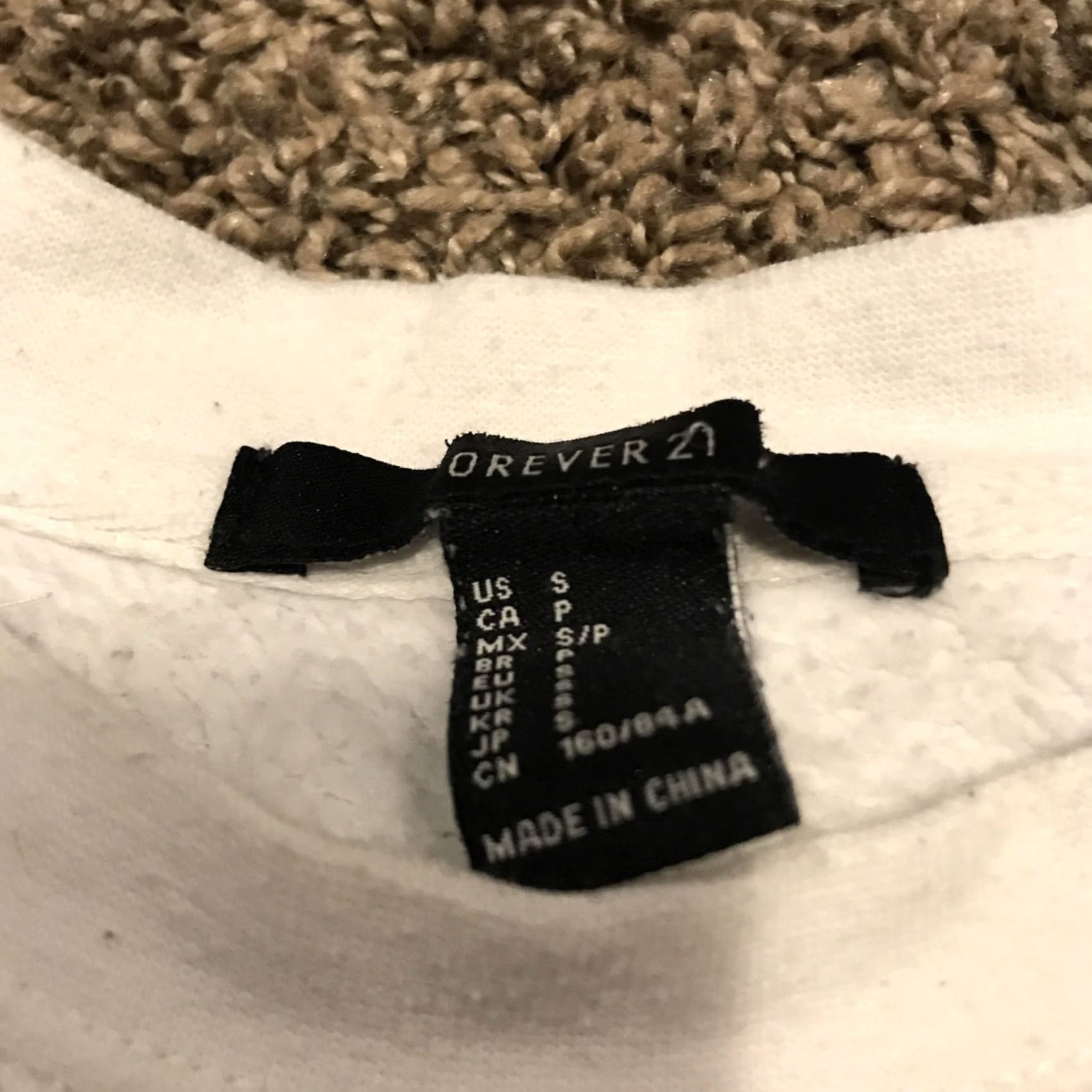 Forever 21 FOREVER 21 Womens S Crew Neck Long Sleeve White Fleece Cotton Blend Pullover Sweater Vintage Style Casual Aesthetic Size S / US 4 / IT 40 - 3 Thumbnail