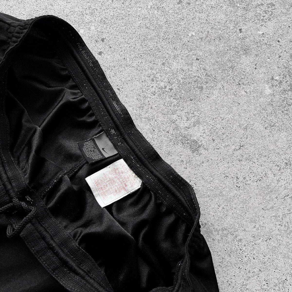 Nike × Vintage Nike Mens Vintage Black Sport Shorts Y2K Embroidered Swoosh Size US 36 / EU 52 - 3 Thumbnail