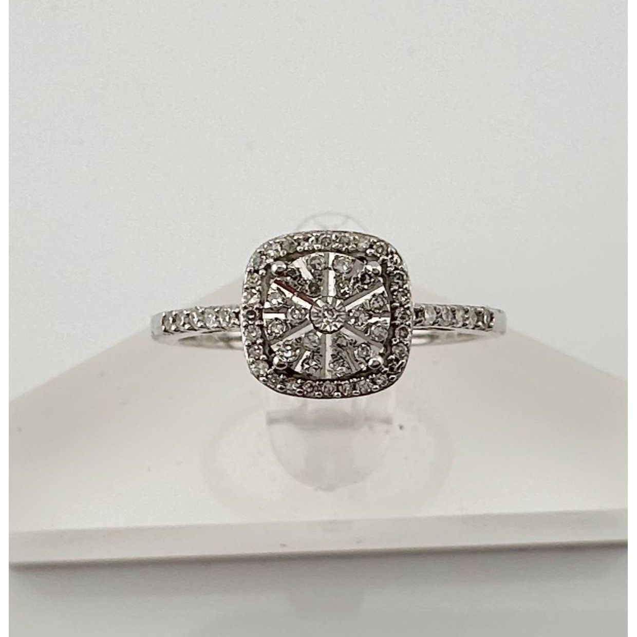 Other Eye-catching 1/4 Carat Natural Diamond Ring Size 7 Size ONE SIZE - 7 Thumbnail