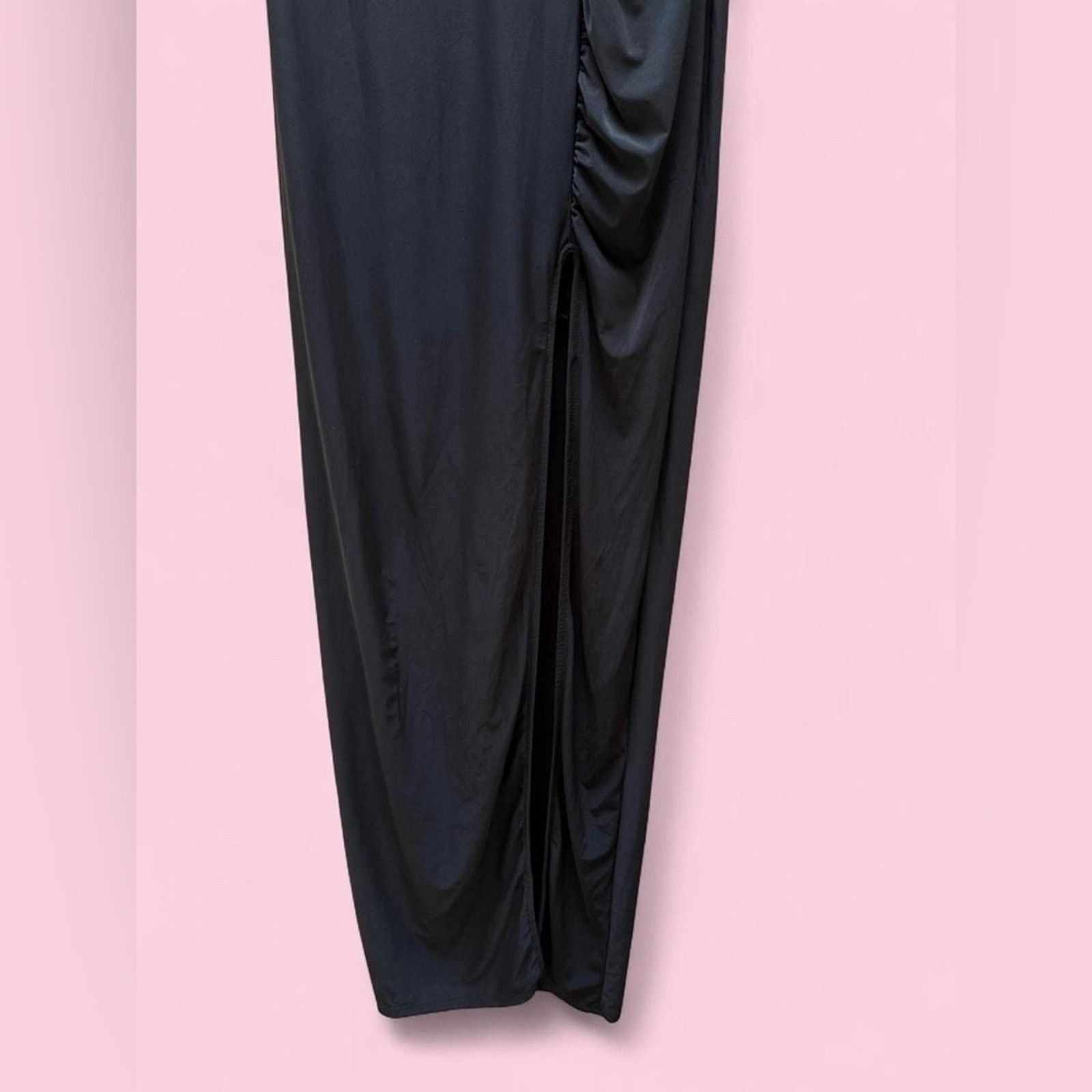 Fashion Nova Fashion Nova Black Slit Maxi Dress Size Med Bodycon It Girl Size M / US 6-8 / IT 42-44 - 4 Thumbnail