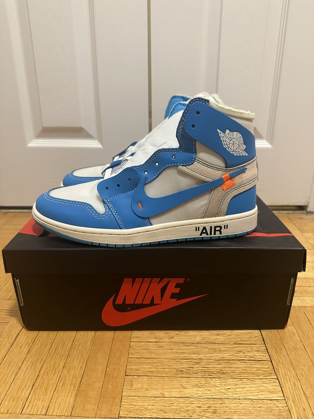 Jordan Brand × Off-White Jordan 1 OFF-White UNC Size 9 Size US 9 / EU 42 - 6 Thumbnail