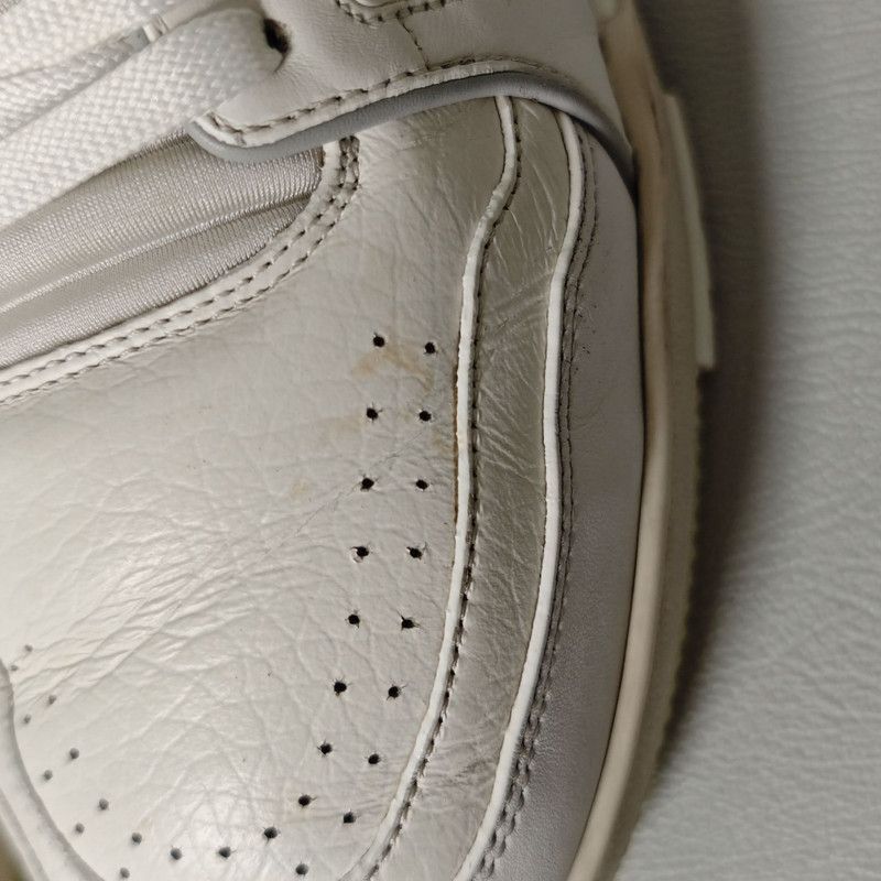 Louis Vuitton Louis Vuitton White Trainer Fashion Sneakers - Size US 8.5 / EU 41-42 - 4 Thumbnail
