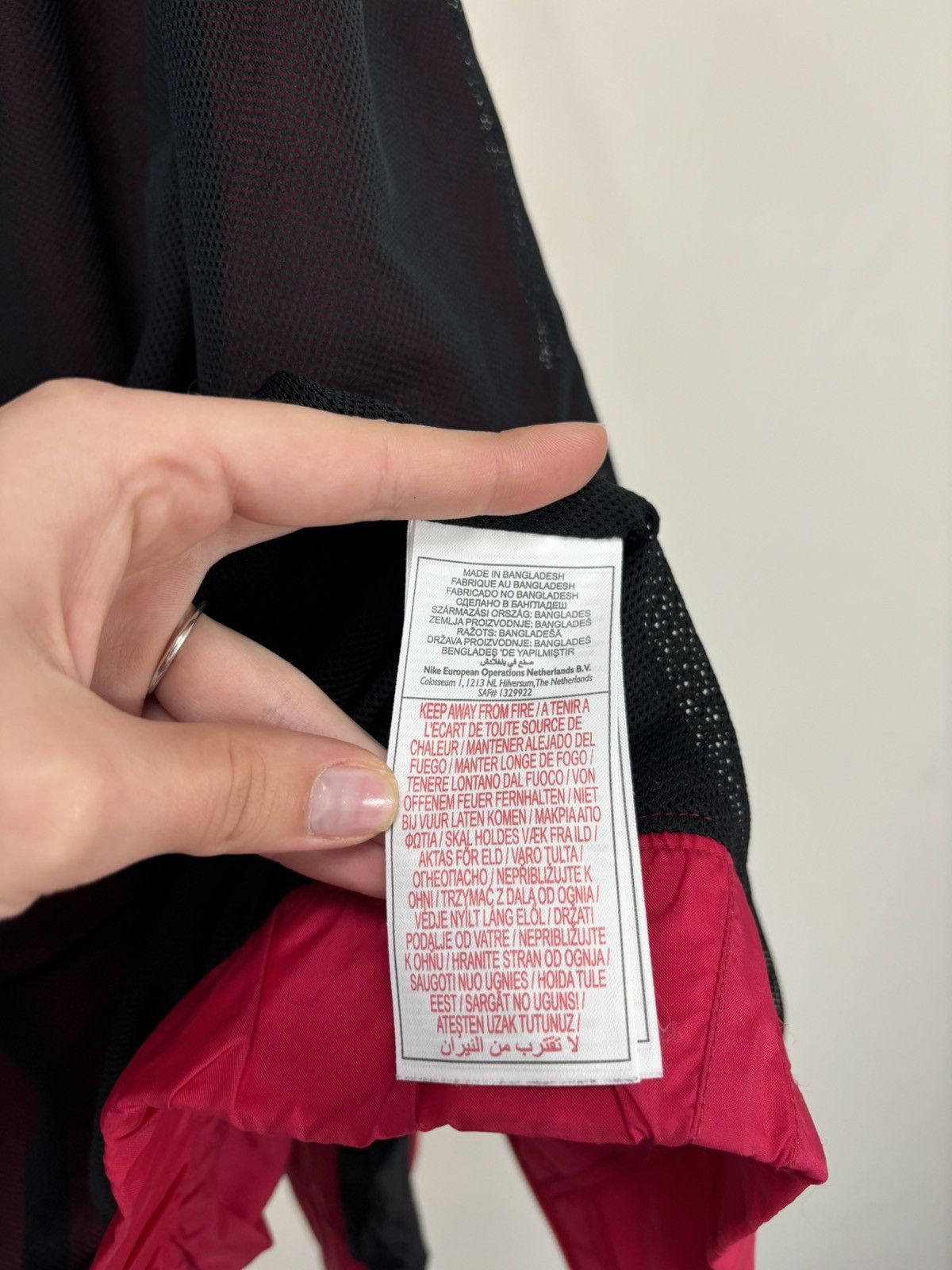Nike Vintage Nike Y2K Retro Burgundy Full Zip Nylon Track Jacket Size US L / EU 52-54 / 3 - 14 Thumbnail