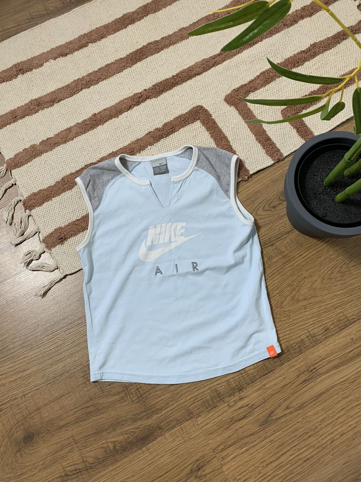 Vintage VINTAGE NIKE AIR 2000s TANK TOP Size M / US 6-8 / IT 42-44 - 1 Thumbnail
