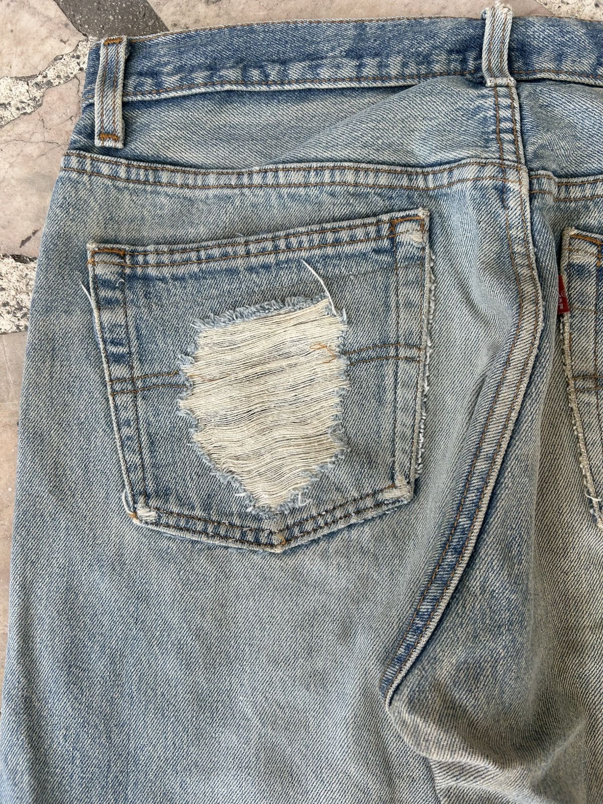 Levi's Levis 501 Vintage Ripped Jeans USA Size US 32 / EU 48 - 12 Thumbnail