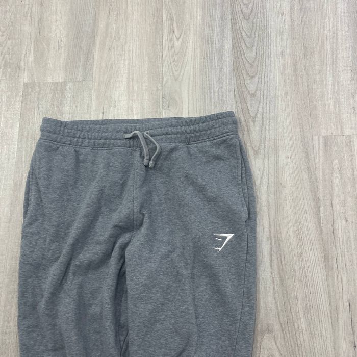 Gymshark Crest Jogger Sweatpants Size Medium M Mens Gray