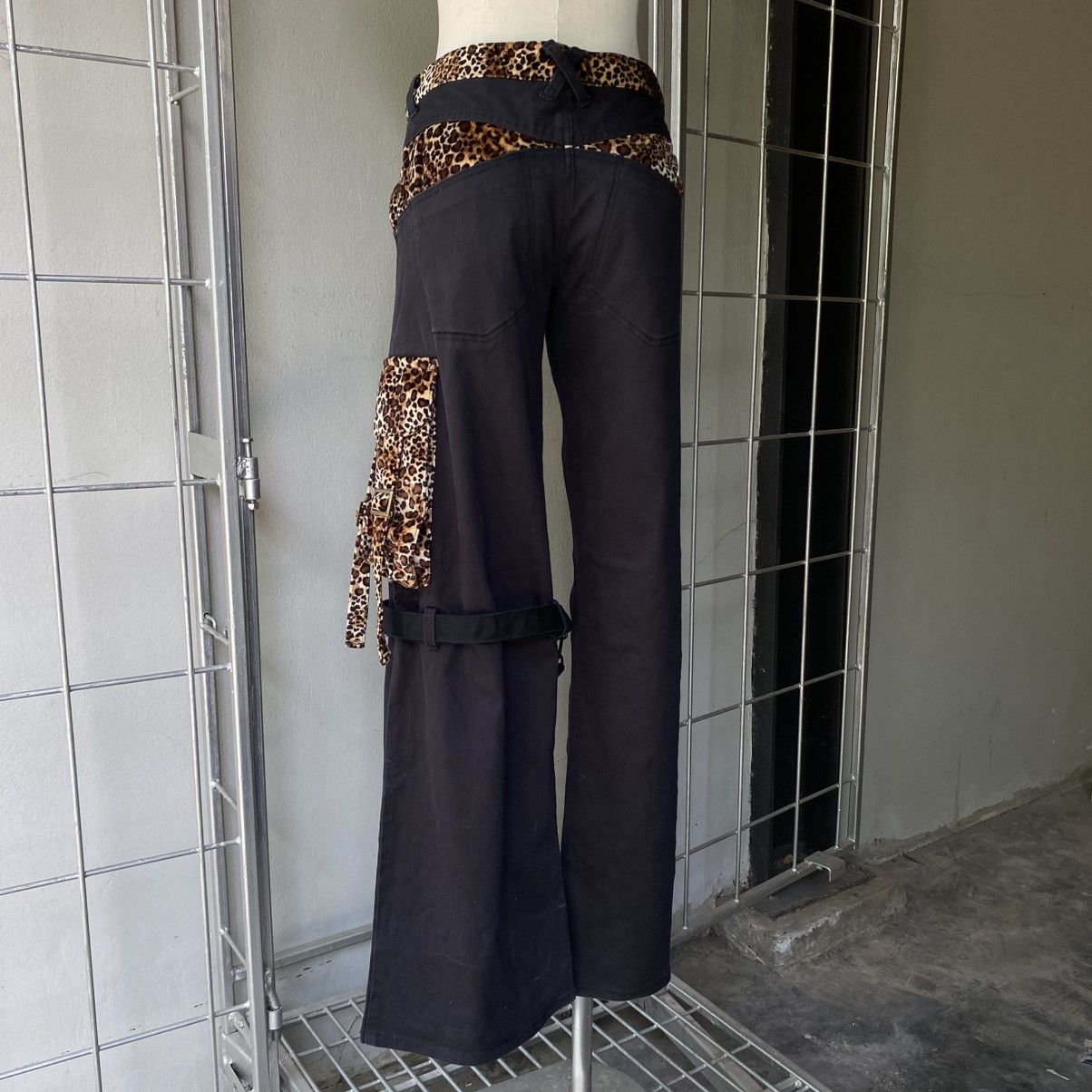 Japanese Brand × Seditionaries HUNDRED CLUB Y2K Punk Black Cargo Pants with Leopard Trim Size 32" / US 10 / IT 46 - 2 Thumbnail