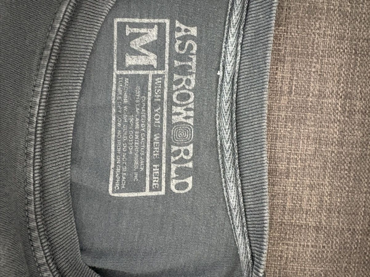 Travis Scott Travis scott greetings from astroworld Size US M / EU 48-50 / 2 - 3 Thumbnail