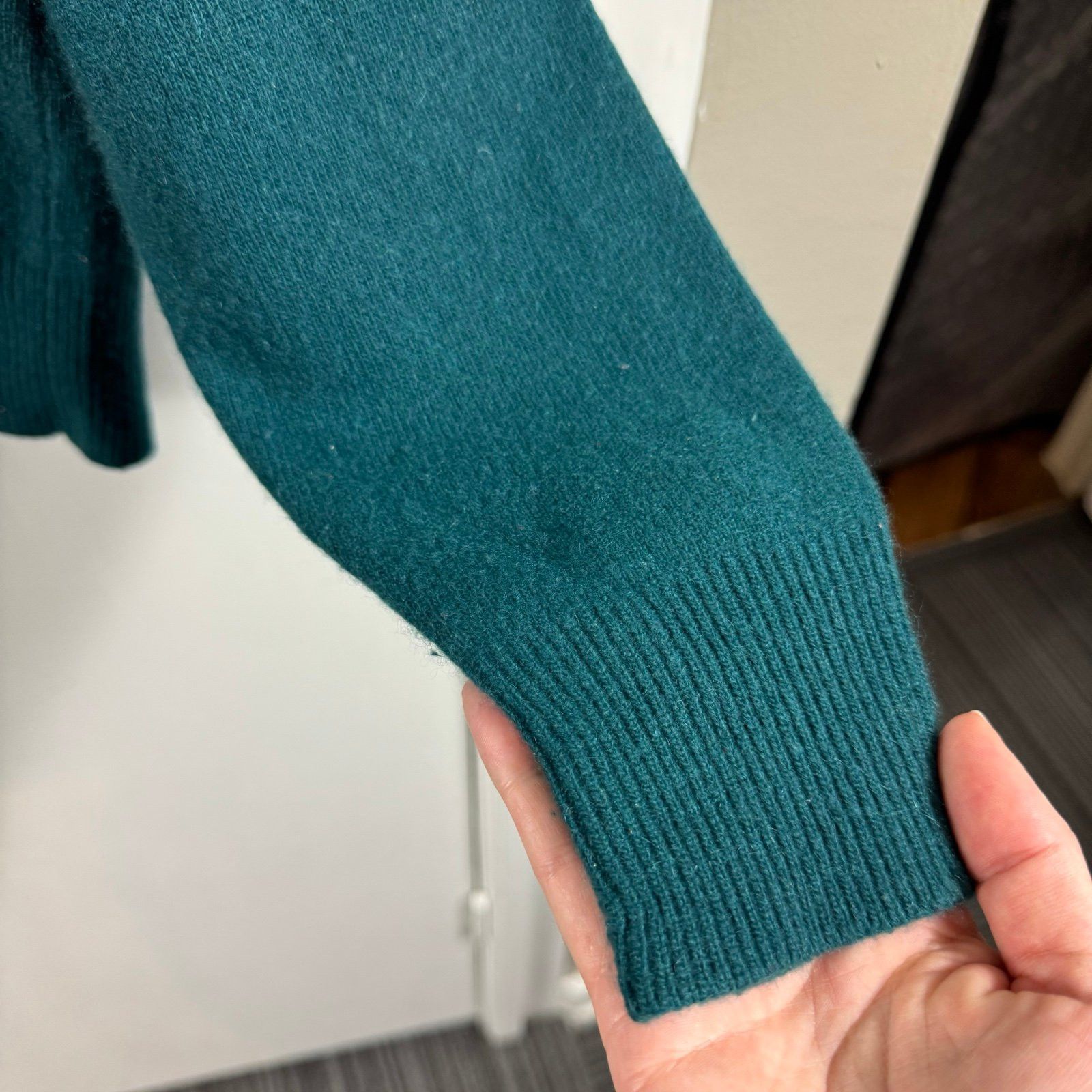 Reformation Reformation teal distressed super soft v-neck sweater. Rep Size S / US 4 / IT 40 - 4 Thumbnail