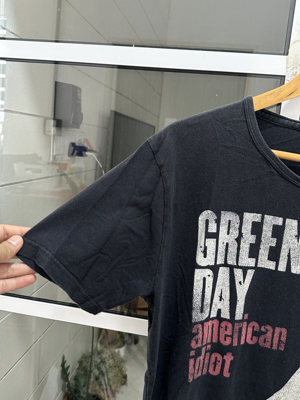 Band Tees 2010 Green Day “American Idiot” Official Merch Tee (Bravado) Size US M / EU 48-50 / 2 - 5 Thumbnail