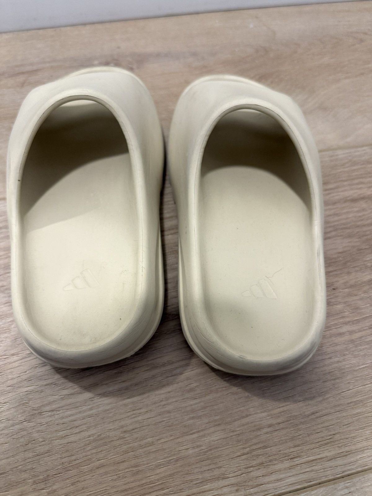 Yeezy Yeezy Slides Bone Size US 4 / IT 34 - 2 Thumbnail