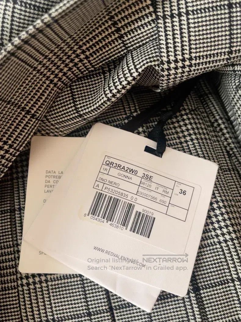 Valentino Valentino Pleated skirt with plaid leather buttons Size XS / US 0-2 / IT 36-38 - 4 Thumbnail