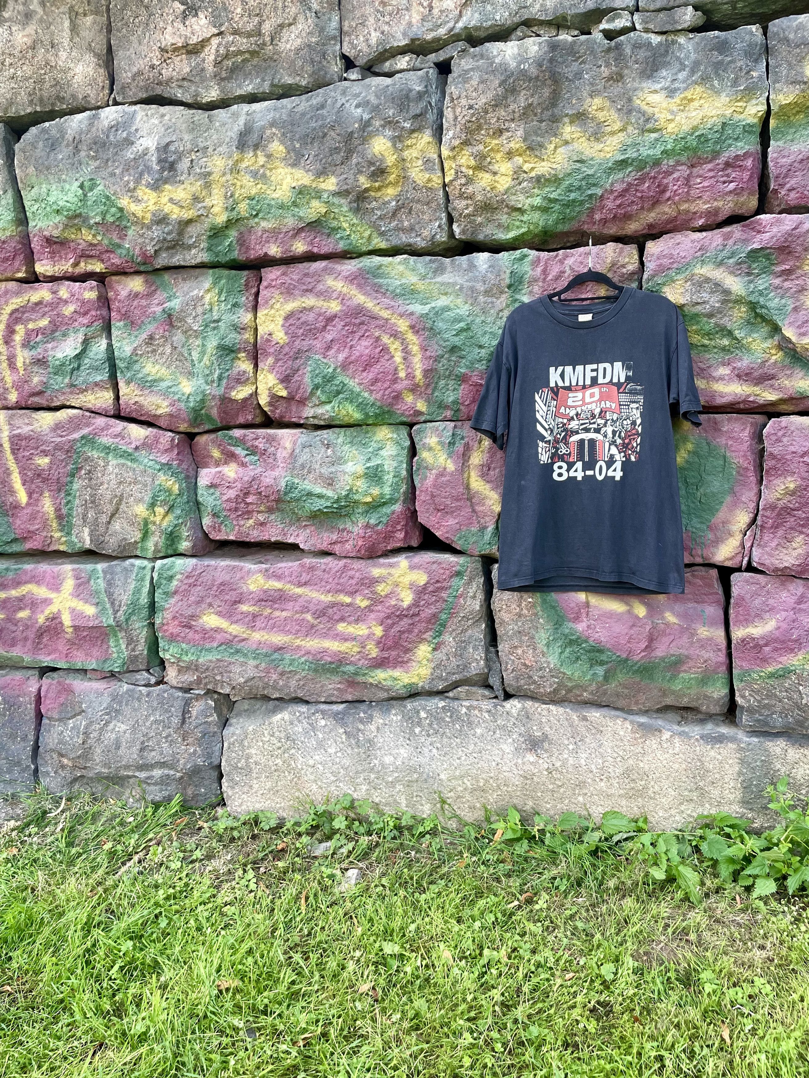Band Tees × Vintage Vintage KMFDM 2004 anniversary t-shirt Size US L / EU 52-54 / 3 - 4 Thumbnail