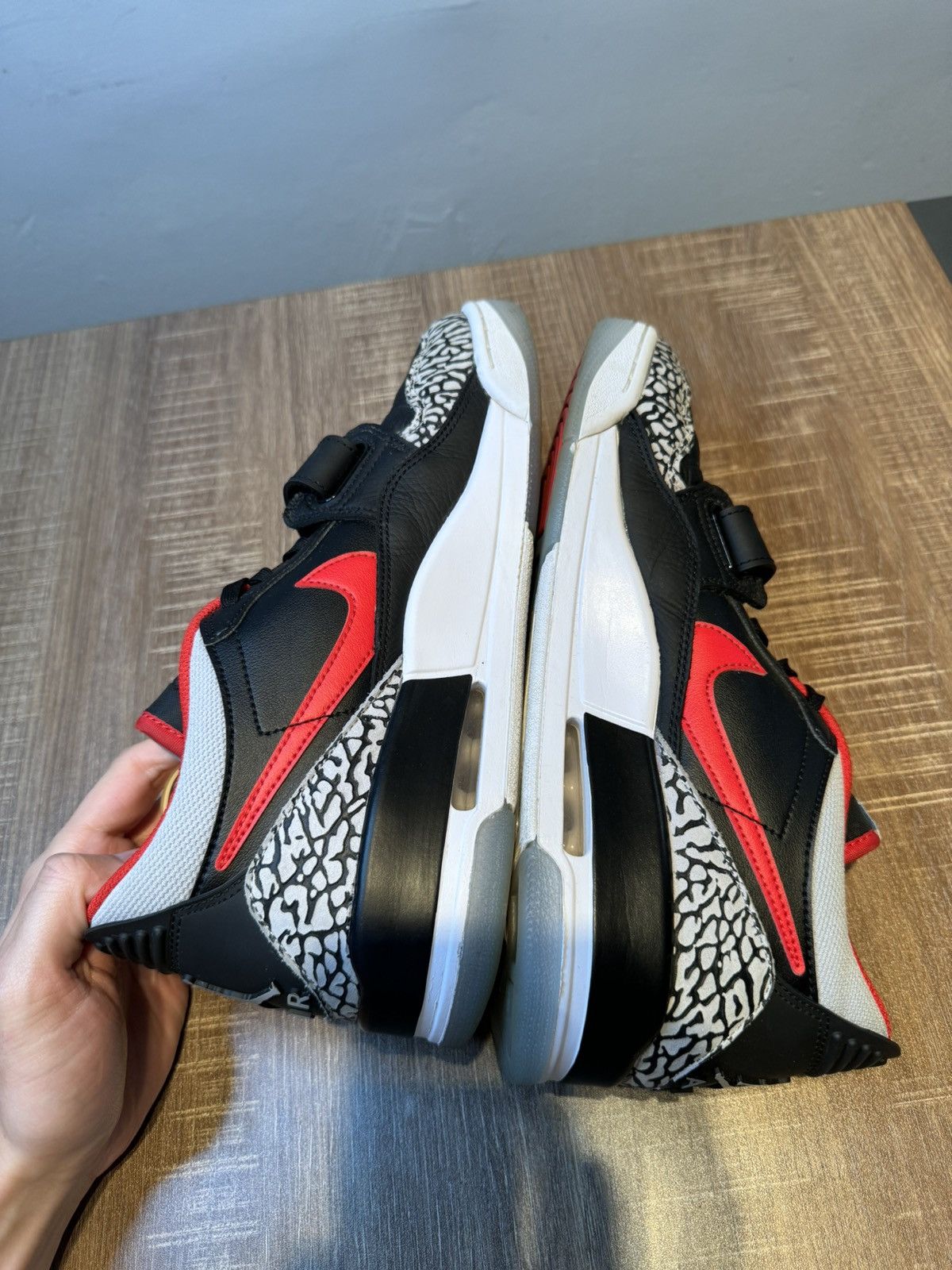 Jordan Brand Jordan Legacy 312 Low Chicago Flag Size 9 Shoes Sneakers Size US 9 / EU 42 - 5 Thumbnail