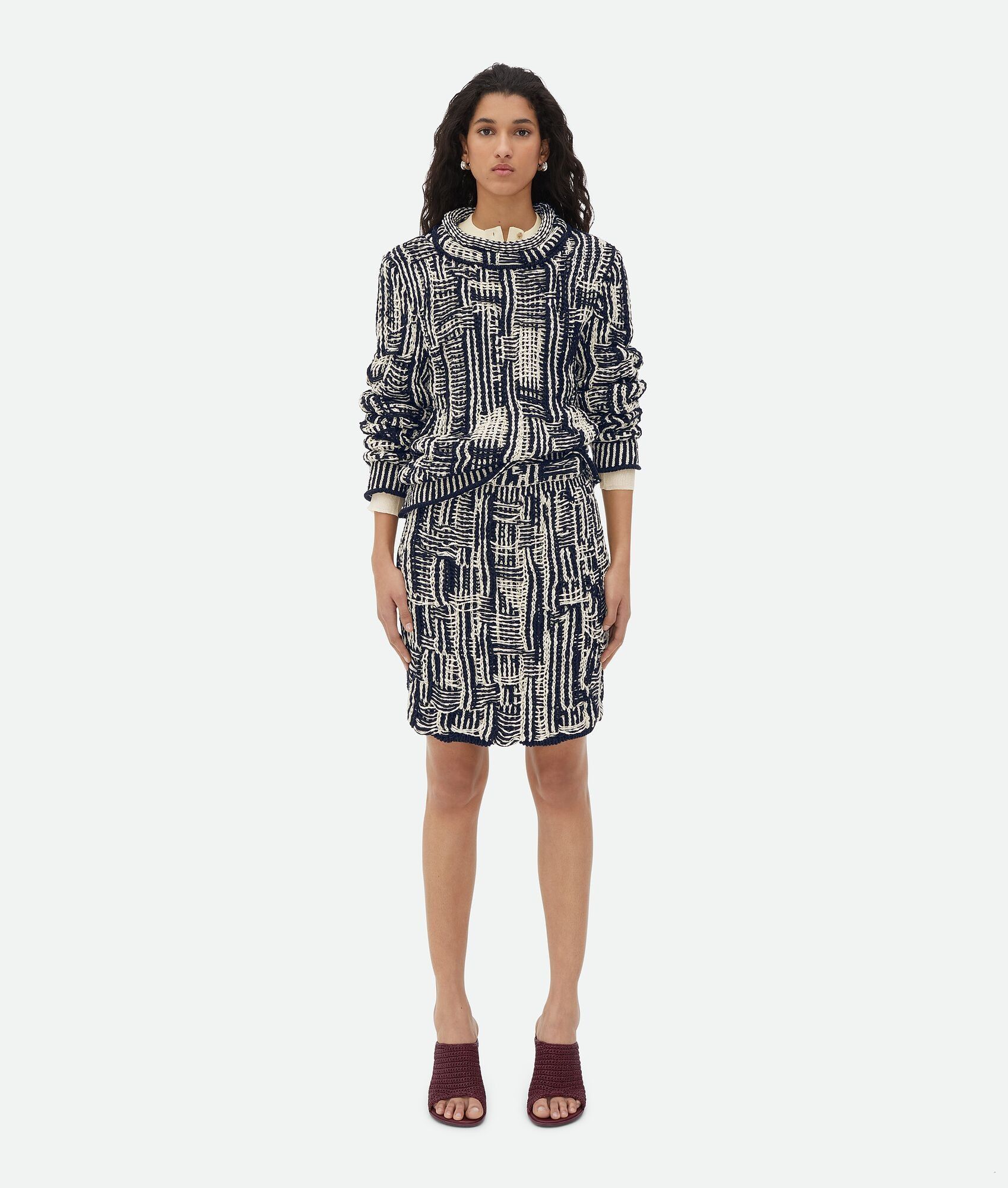 Bottega Veneta o1bcso1str0725 Cotton Intrecciato Skirt in Navy/Dove Size 27" / US 4 / IT 40 - 4 Thumbnail