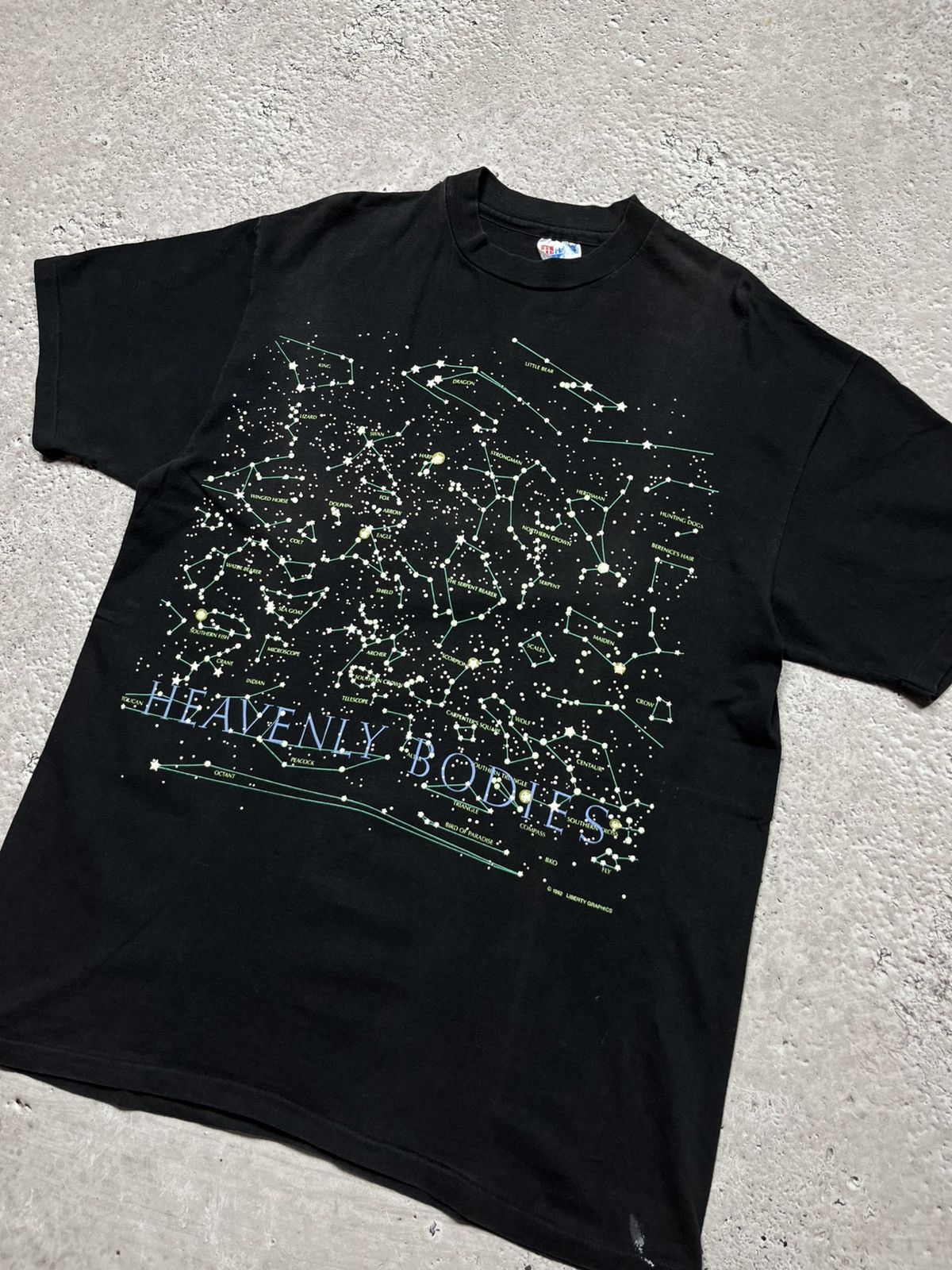 Hanes × Vintage Vintage 1992 Heavenly Bodies Constellation T-Shirt USA Made Size US L / EU 52-54 / 3 - 2 Thumbnail