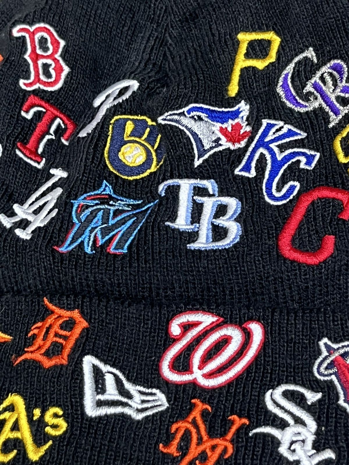 MLB × New Era × Takashi Murakami New Era MLB Multi-Team Logo Beanie Hype Embroidery Size ONE SIZE - 4 Thumbnail