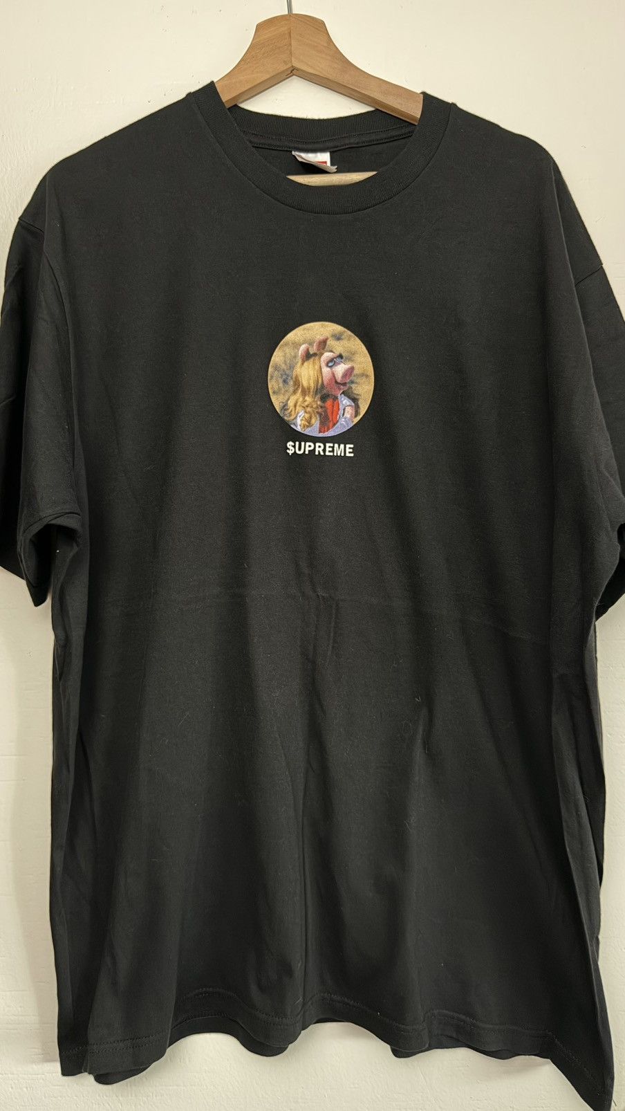Supreme SUPREME Miss Piggy Logo Black Tee “Kissy Kissy” T-Shirt XL