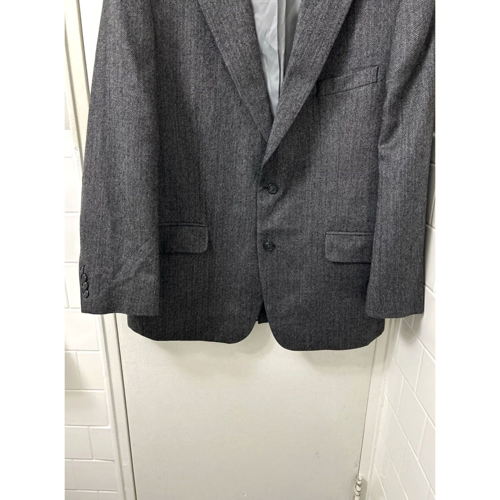 Vintage Savile Row Mens Blazer 44R Gray Herringbone 100% Lambswool Sport Coat Two-Button Chest Welt Pocket Notch Lapel Regular Fit Vintage: No Mens Size 44R - 3 Thumbnail