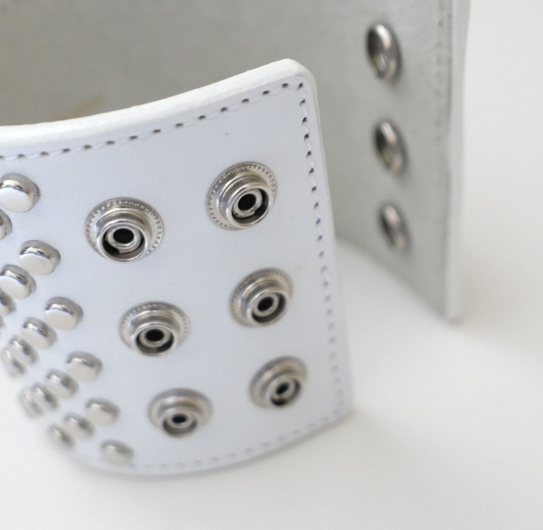 Junya Watanabe Junya Watanabe White Studded Leather Cuff Bracelet Unisex Size ONE SIZE - 4 Thumbnail