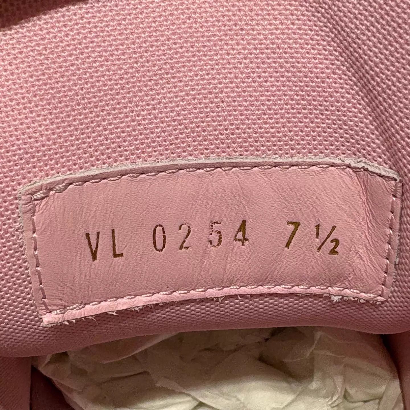 Louis Vuitton LV Trainer Maxi Jigglypuff Pink V-Day BNIB UK7.5 (41.5) Size US 8.5 / EU 41-42 - 8 Thumbnail