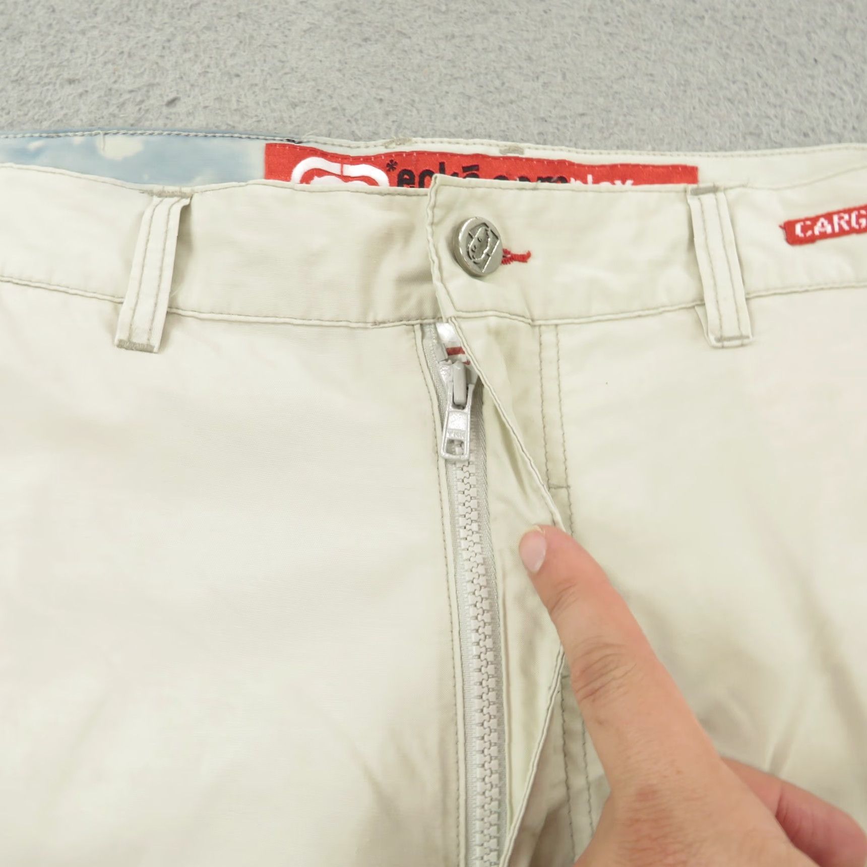 Ecko Unltd. VINTAGE ECKO Cargo Shorts Mens 34 Baggy Y2K Cyber Goth Skater Grunge Shuttle Strap Tape Beig e Size US 34 / EU 50 - 6 Thumbnail