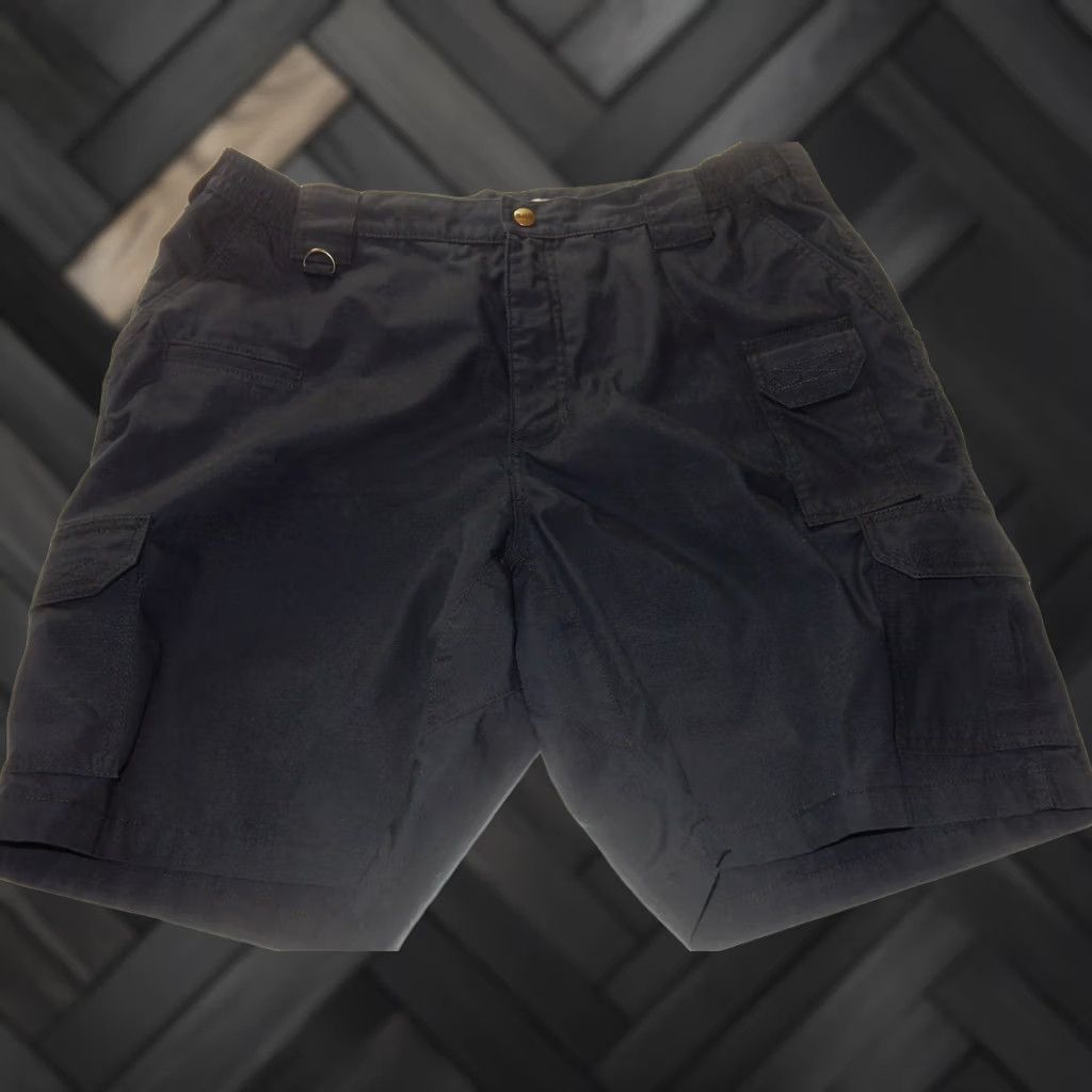 Vintage 5.11 Tactical Cargo Shorts Men 38 Black Size 38 Cargo Men Shorts Adult Regular Waist 37 Inseam 9 Inseam Mint Condition Size US 38 / EU 54 - 1 Thumbnail