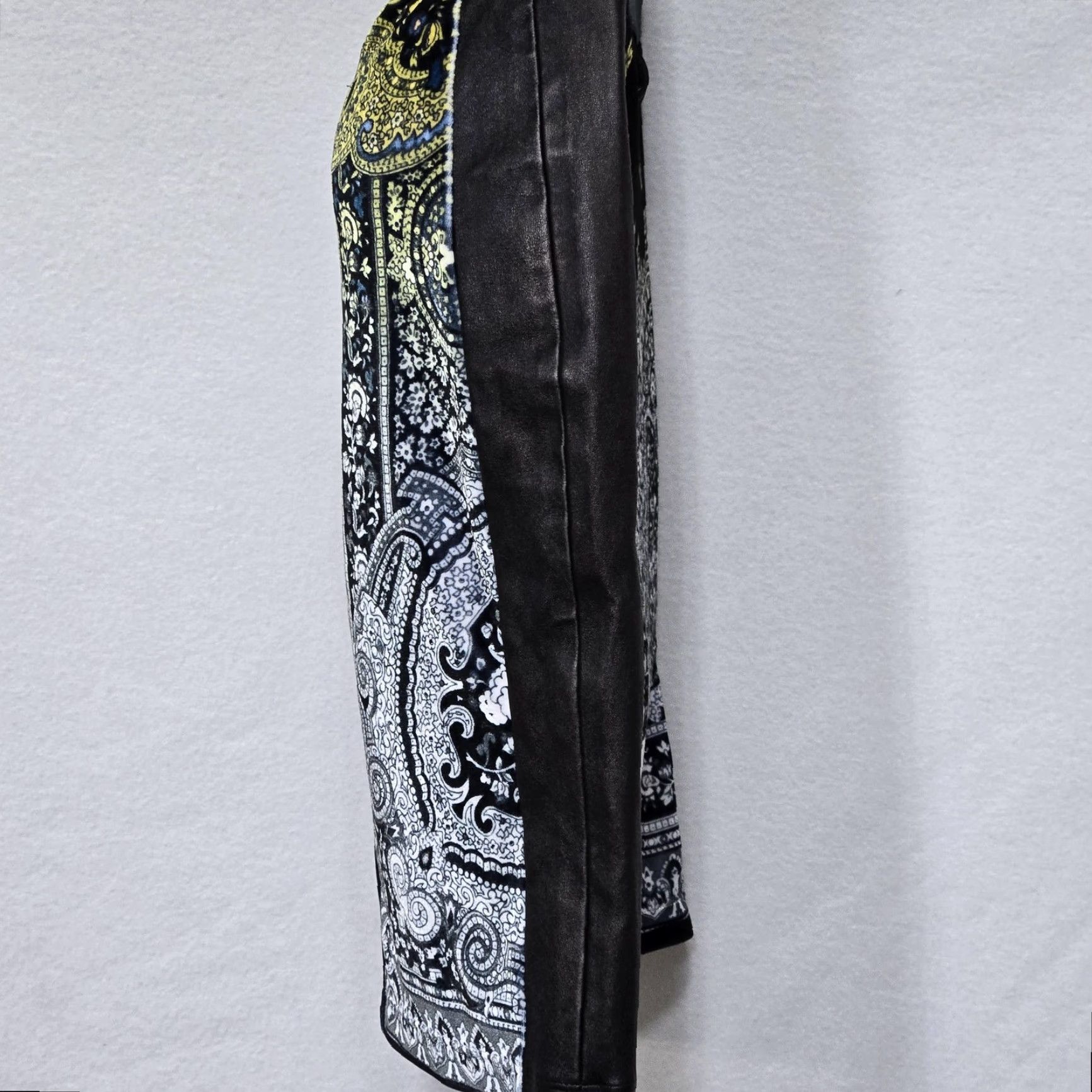 Clover Canyon Clover Canyon Skirt Black Paisley Stretch Pencil S Womens Short Satin Leather Side Panels USA Size 28" / US 6 / IT 42 - 4 Thumbnail