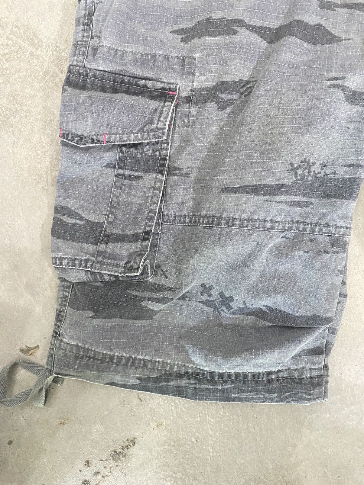Quiksilver QUIKSILVER TIGER STRIPE CARGO SHORTPANTS Size US 30 / EU 46 - 3 Thumbnail