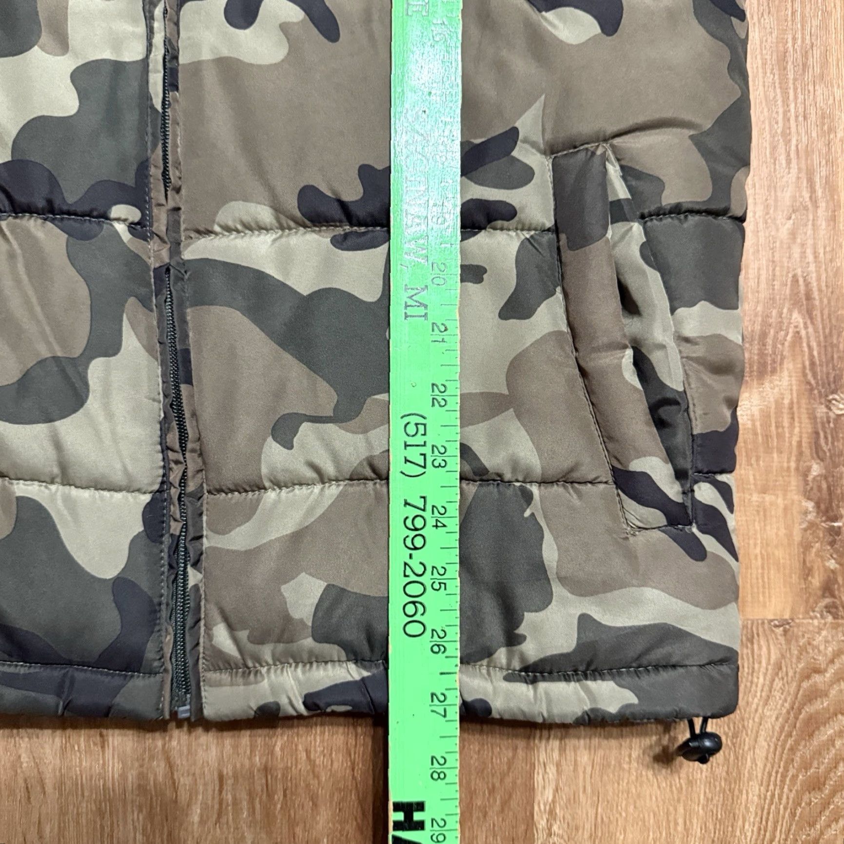 Ecko Unltd. VINTAGE Ecko Unltd. Puffer Vest Mens Medium Green Camo 90s Streetwear, 90s Theme, Full Zip, Pockets, Relaxed Fit, Regular Size, Polyester Size US M / EU 48-50 / 2 - 7 Thumbnail