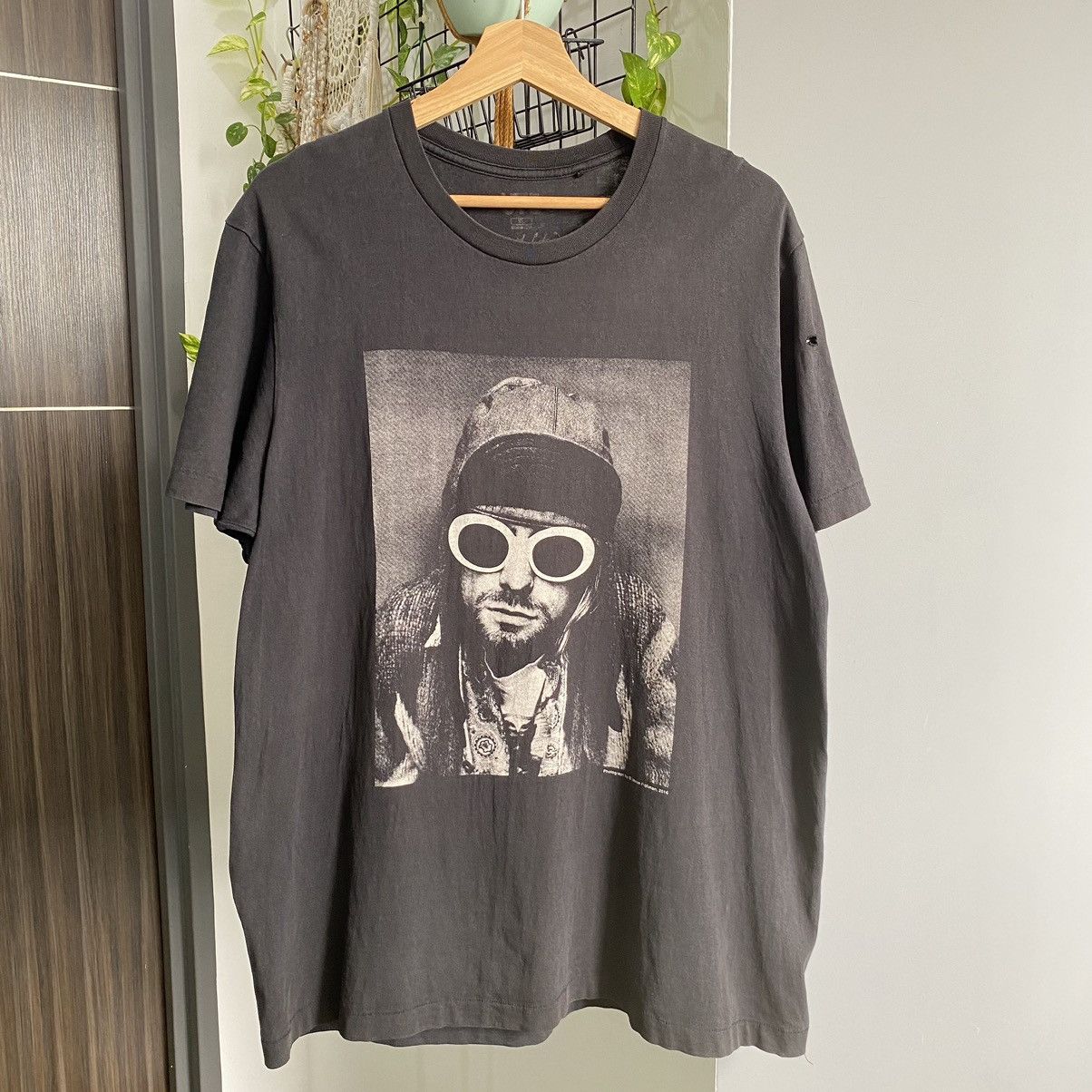 Band Tees Thrashed Faded Kurt Cobain Nirvana Band ERD GRUNGE UT TEE Size US XL / EU 56 / 4 - 1 Thumbnail