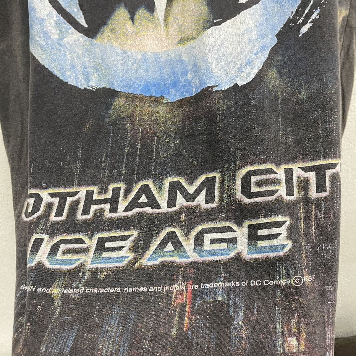 DC Comics × Vintage 🔥Vintage 1997 Batman Gotham City Ice Age Overprint Promo Tee Size US L / EU 52-54 / 3 - 7 Thumbnail