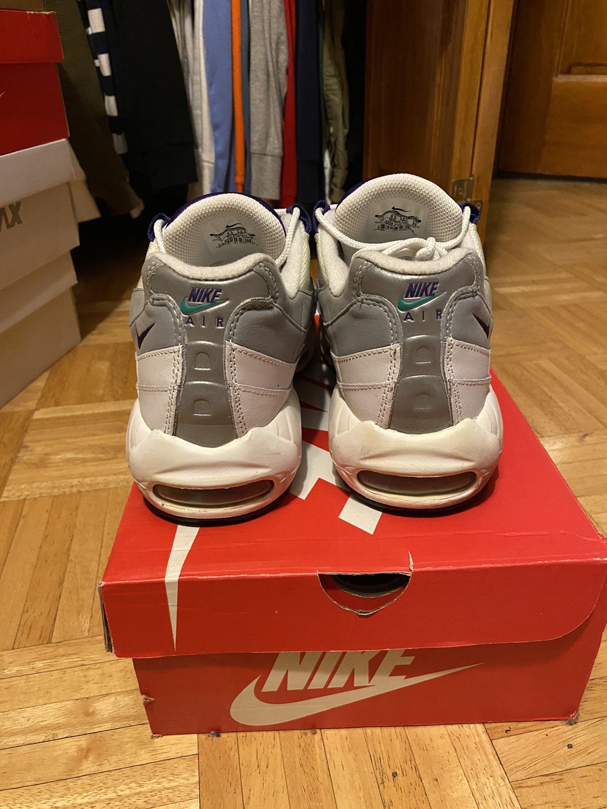 Nike Nike Air Max 95 WMNS Grape 2015 Size US 10.5 / EU 43-44 - 4 Thumbnail
