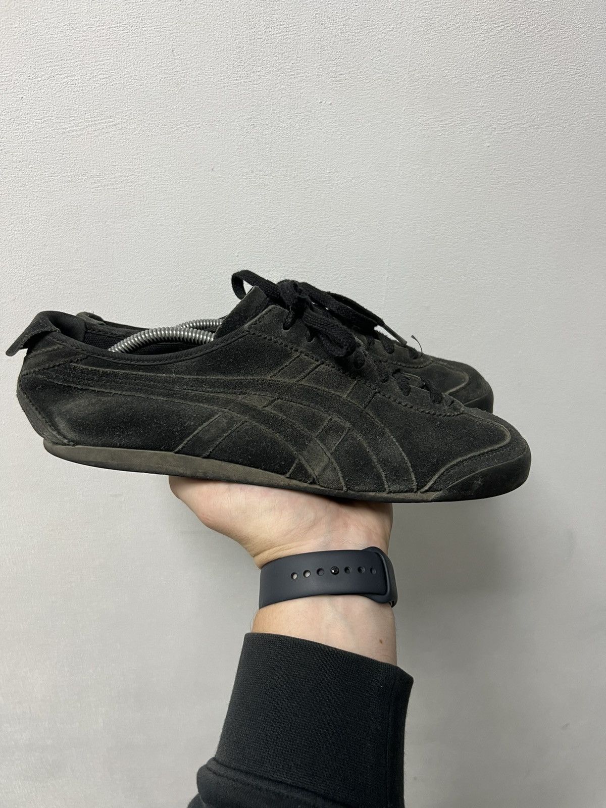 Asics Vintage Asics Onitsuka Tiger Black Low Top Sneakers Size US 9 / EU 42 - 2 Thumbnail