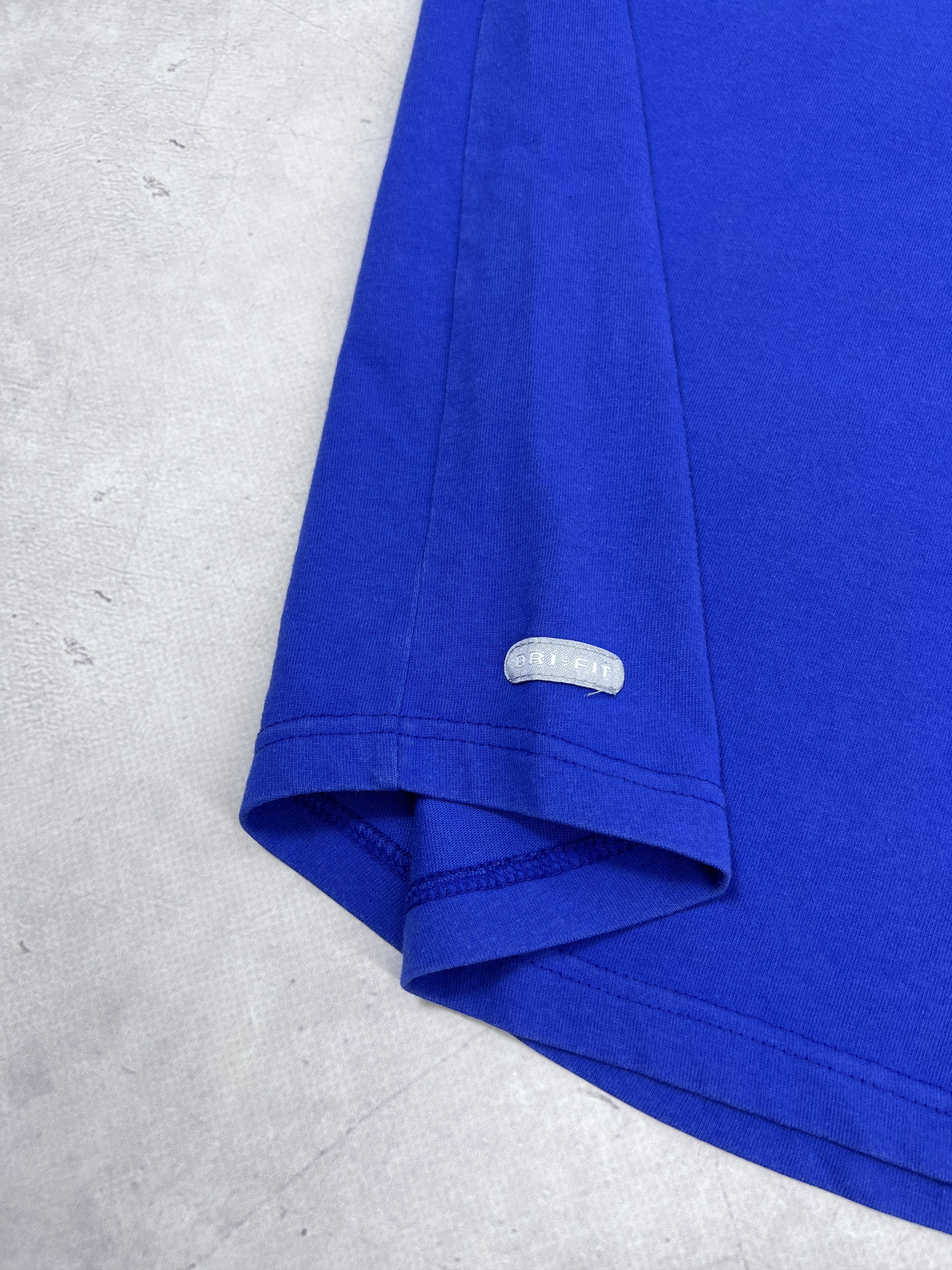 Nike × Vintage Vintage Nike T-Shirt Central Swoosh Logo Size US L / EU 52-54 / 3 - 5 Thumbnail