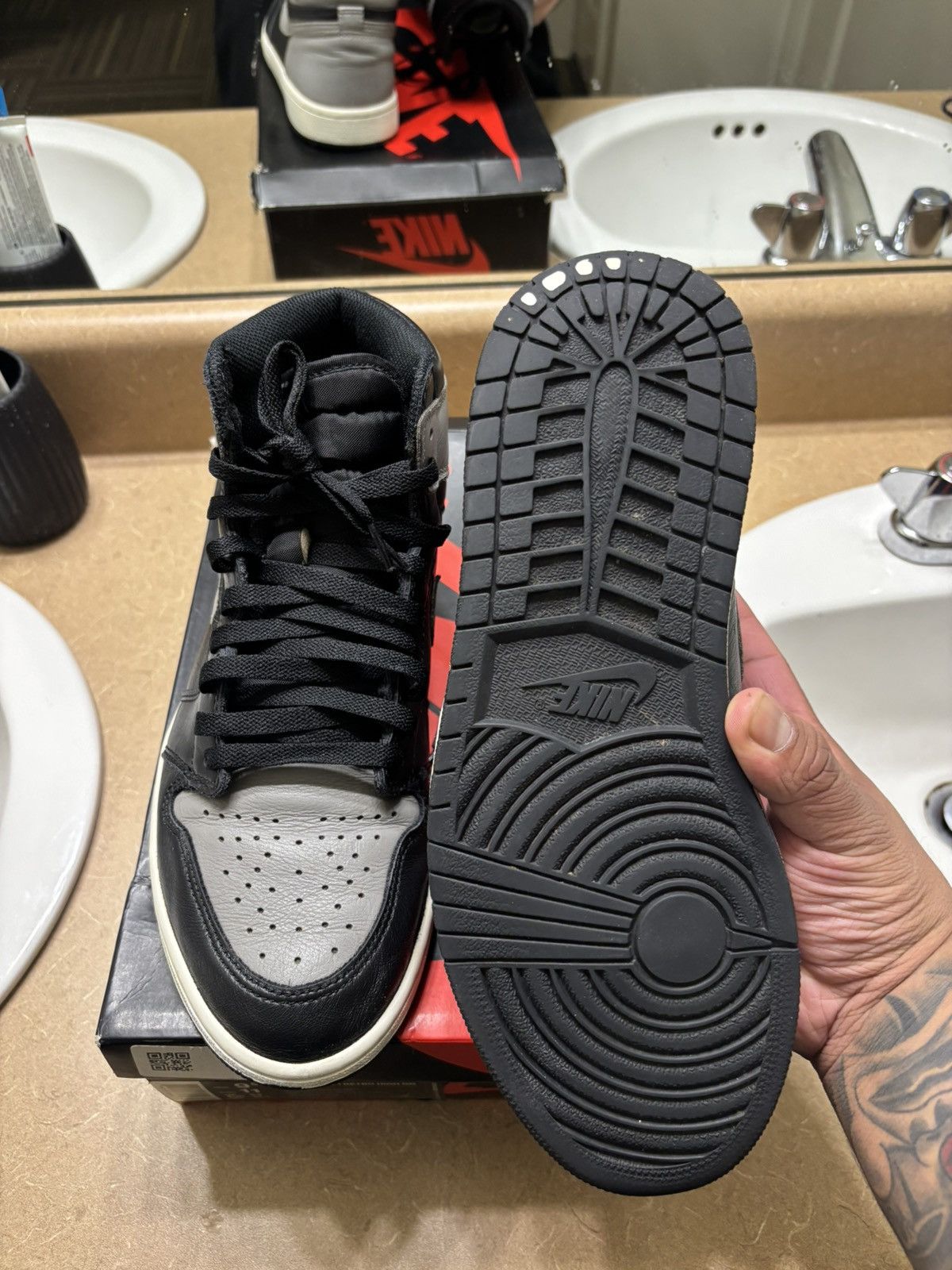 Jordan Brand Jordan 1 Shadow (2018) Size US 9.5 / EU 42-43 - 2 Thumbnail