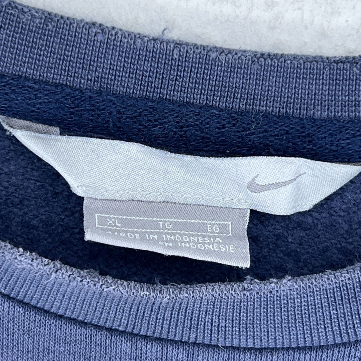 Nike × Vintage VINTAGE Y2K NIKE SWEATSHIRT NAVY CREWNECK MINI SWOOSH Size US XL / EU 56 / 4 - 5 Thumbnail