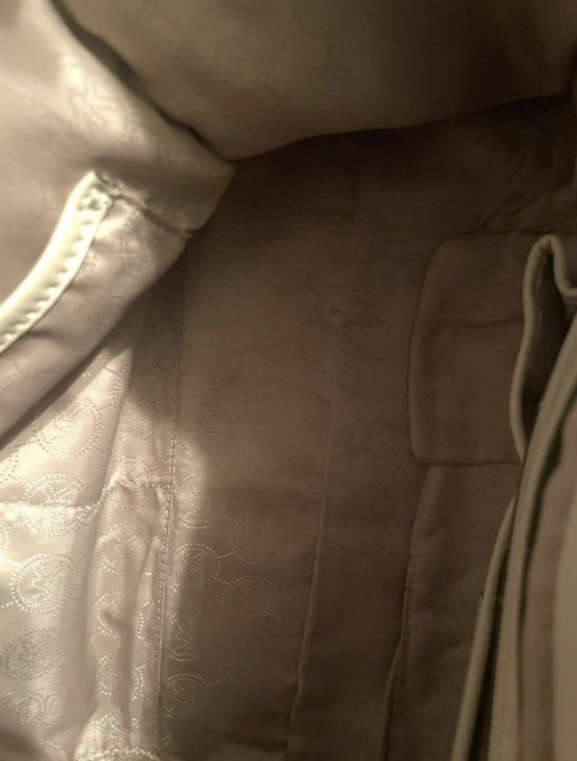 Michael Kors Cream MICHAEL KORS Ivory Soft Leather Shoulder Gold Hardware Size ONE SIZE - 9 Thumbnail
