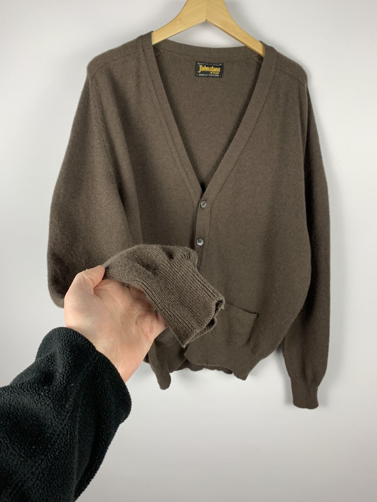Johnstons Of Elgin Vintage Johnstons of Elgin Wool Cardigan Buttons Size 46 Size US S / EU 44-46 / 1 - 6 Thumbnail