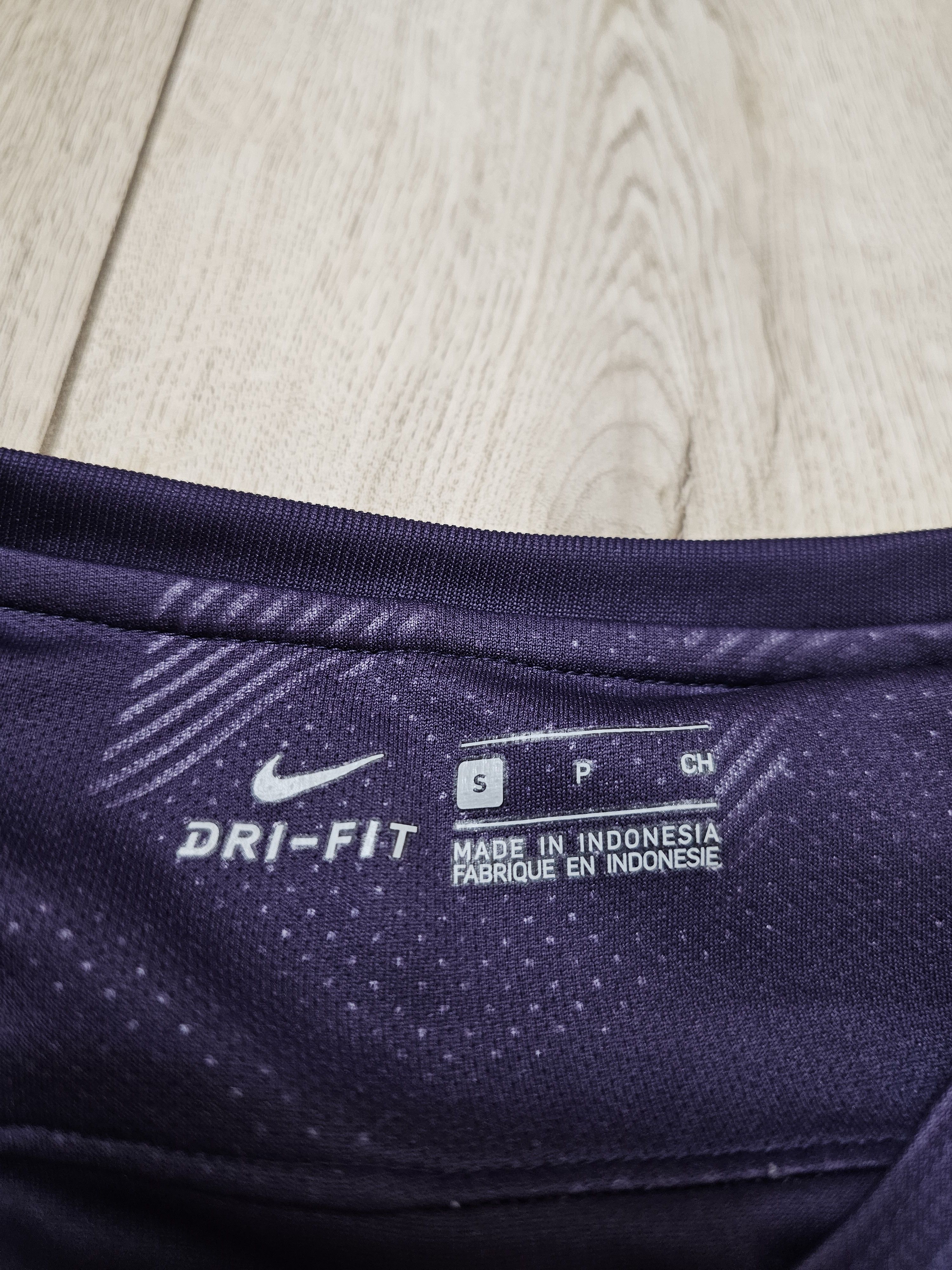 Nike TOTTENHAM HOTSPUR 2017 2018 THIRD WOMENS FOOTBALL SOCCER Size S / US 4 / IT 40 - 8 Thumbnail
