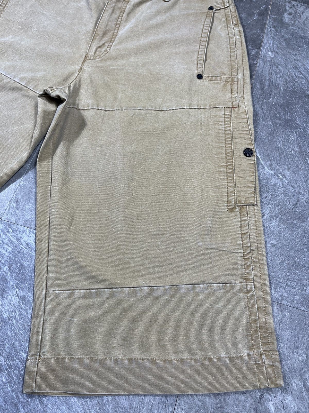 Levi's Levi’s Vintage Rare Beige Cargo Shorts Size 34 Size US 34 / EU 50 - 19 Thumbnail
