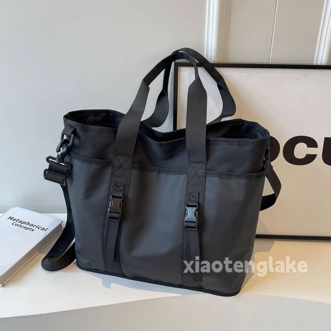 Japanese Brand crossbody 2way outdoor sports utility tote bag Size ONE SIZE - 2 Thumbnail