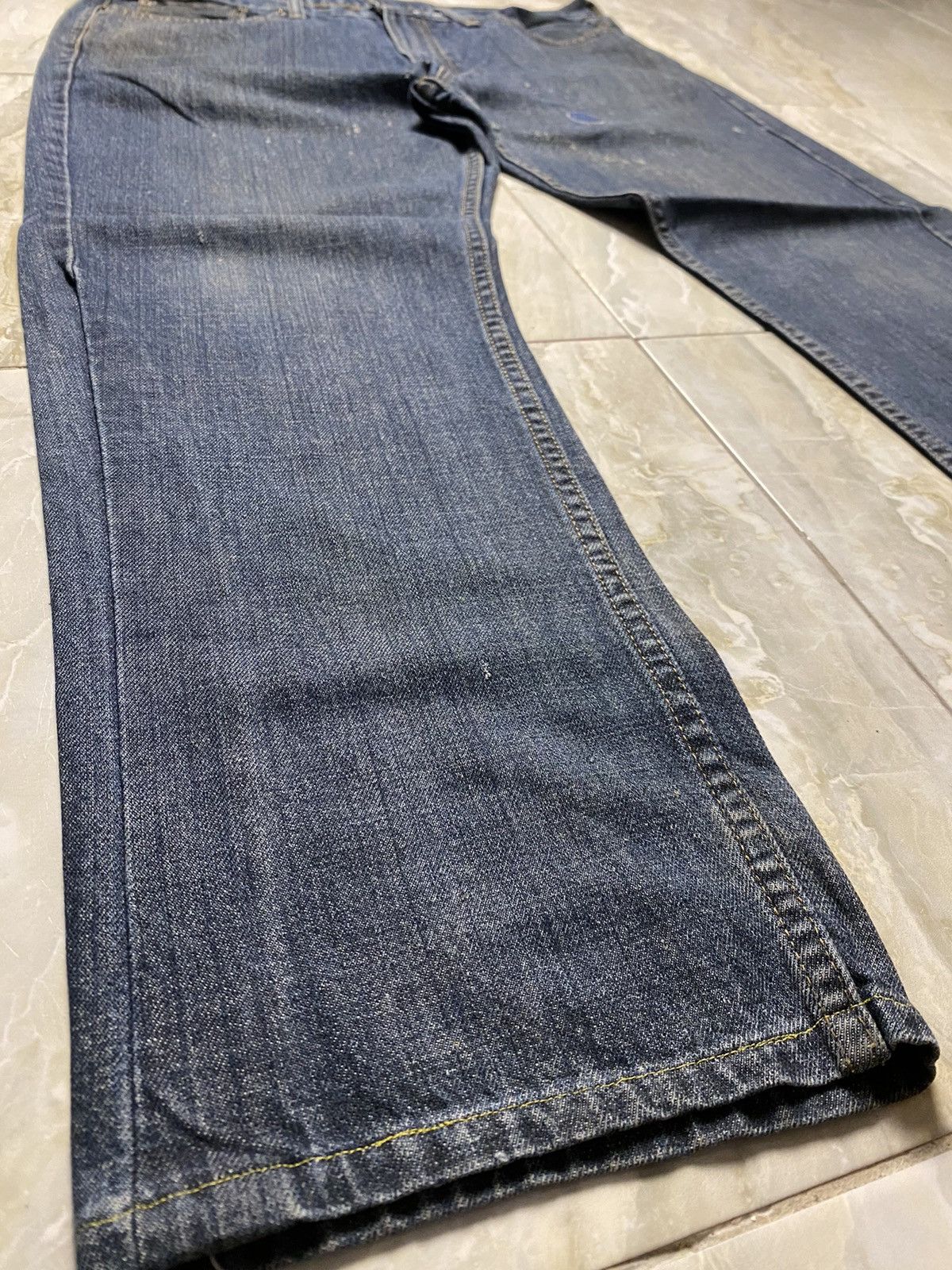 Levi’s 559 distressed denim street wear vintage