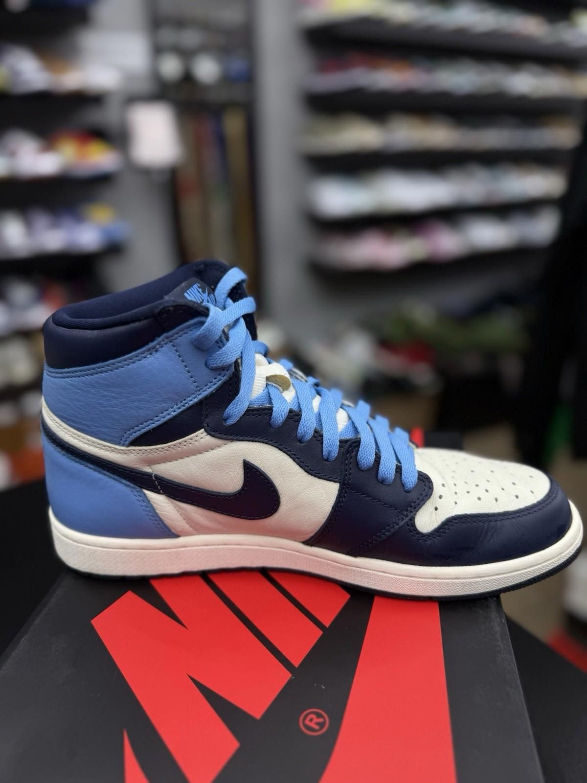 Jordan Brand Size 11 - Jordan 1 Retro OG High Obsidian UNC 2019 Size US 11 / EU 44 - 4 Thumbnail