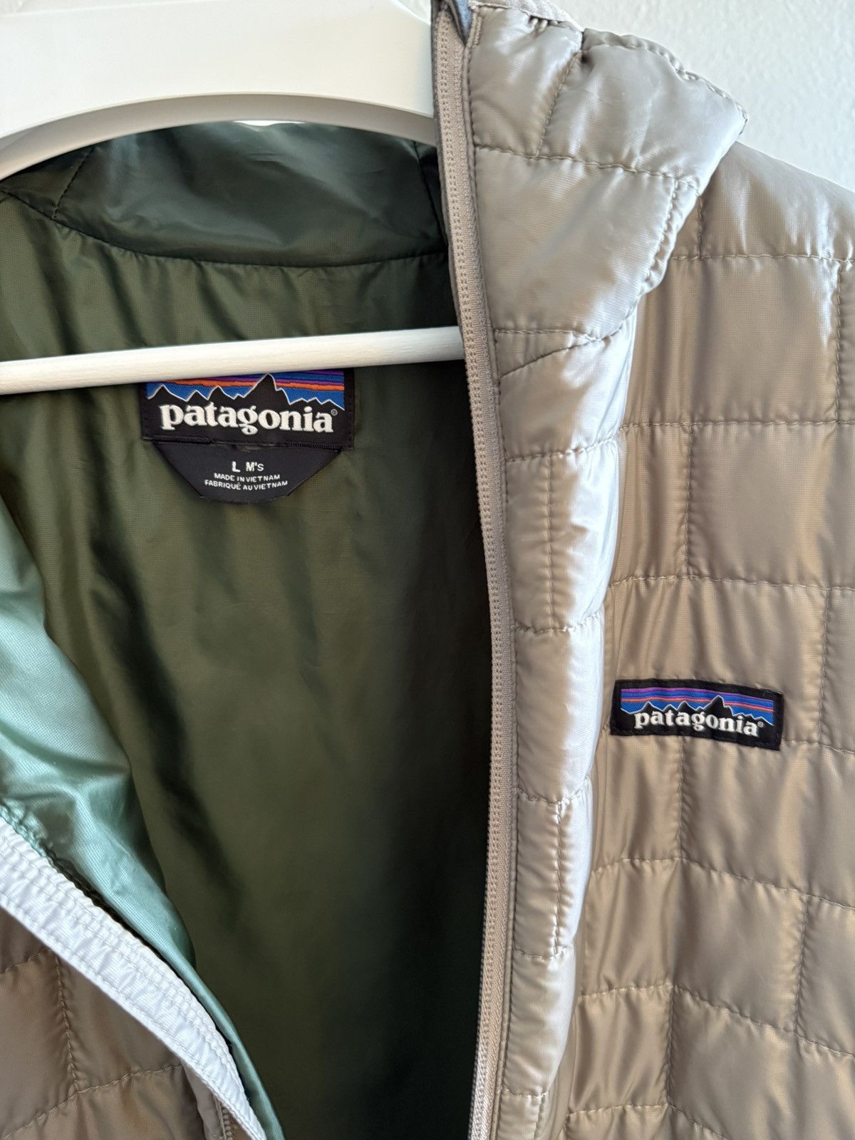 Patagonia Patagonia Nano Puff Hoodie Men’s sz L - Seabird Grey Size US L / EU 52-54 / 3 - 3 Thumbnail