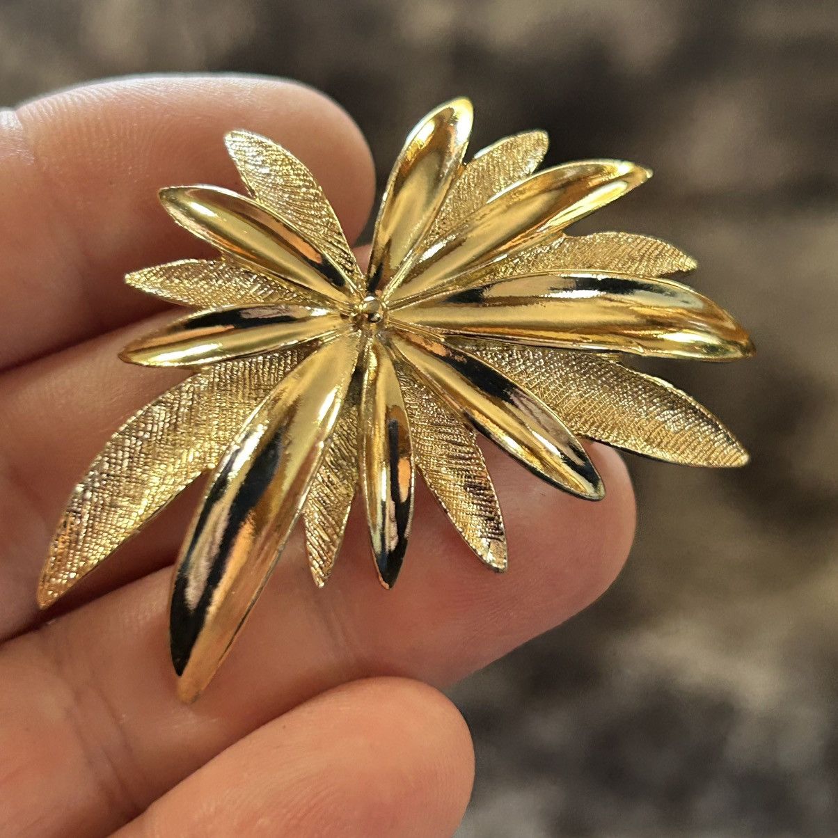 Vintage Vintage Sarah Coventry gold tone starburst brooch pin Size ONE SIZE - 4 Thumbnail