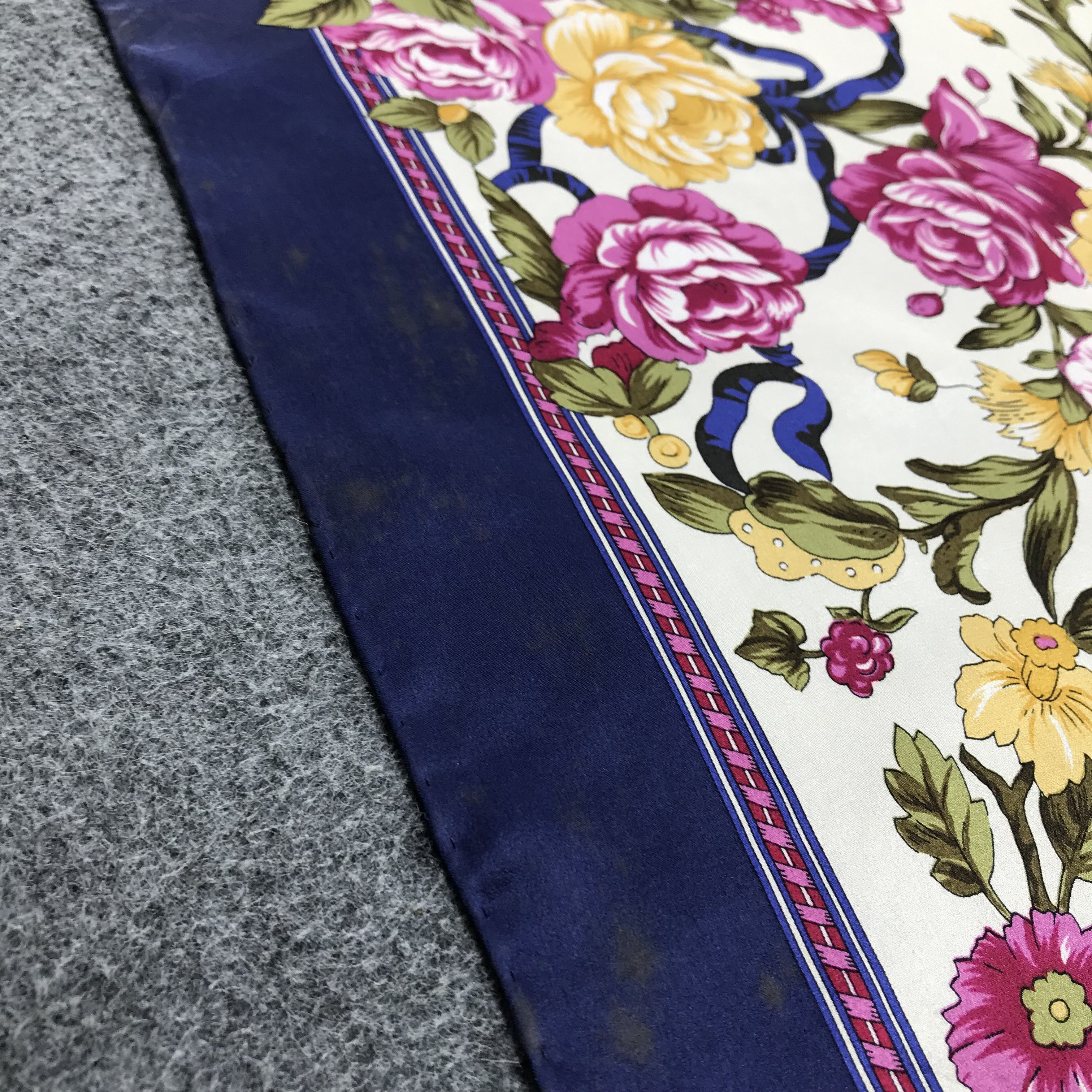 Japanese Brand Vintage Luxury Floral Silk Scarf M120 Size ONE SIZE - 6 Thumbnail